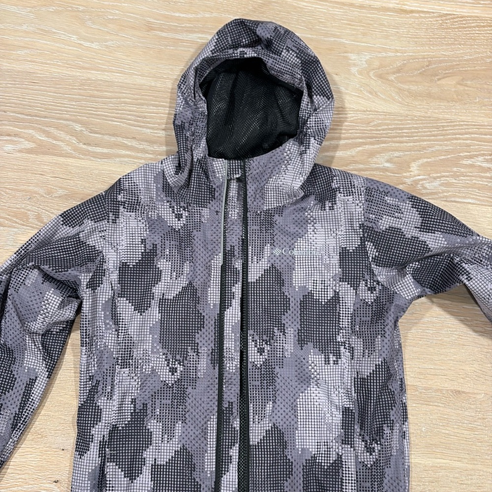 Columbia kids raincoat - grey pixel pattern size medium!